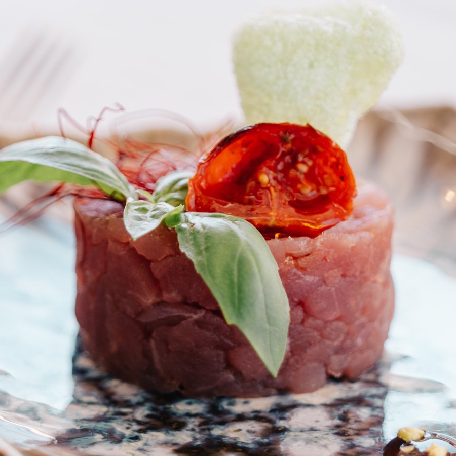 Tartare di tonno con basilico