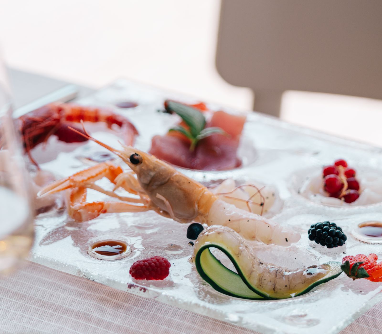 Crudo di mare: scampi, tonno e agrumi