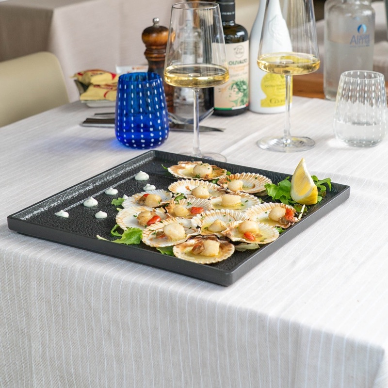 Canestrelli gratinati sul vassoio di ardesia